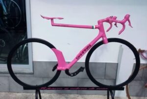 Il Giro D’Italia sceglie Guardia Sanframondi tra leggenda e biciclette futuristiche