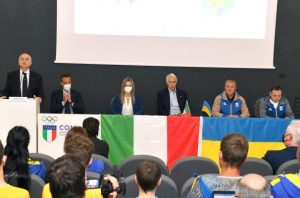 Bubka e Ministro Sport ucraino incontrano i connazionali ospitati al CPO Onesti. Malagò: “Orgoglio Italia, siamo il 1° Paese nel supportare gli atleti di Kiev”